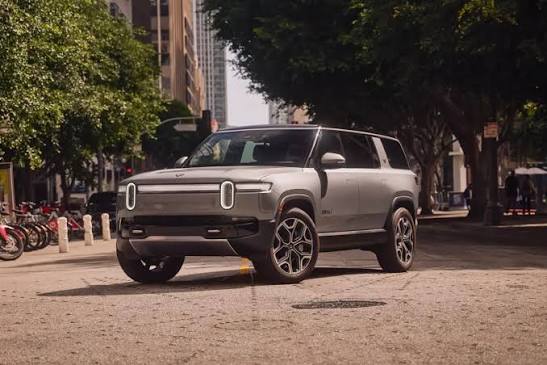 Rivian R1S 2027 có ghế thương gia hàng hai